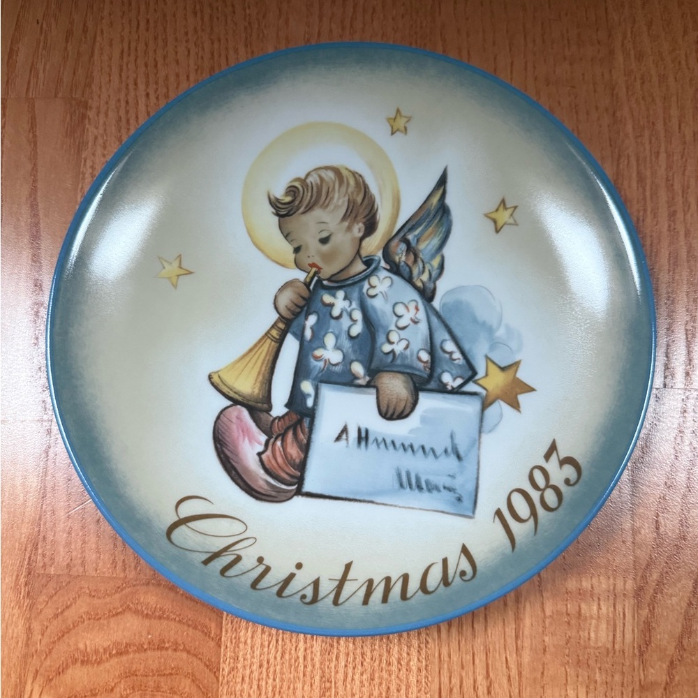 Vintage Christmas 1983 Decorative Plate